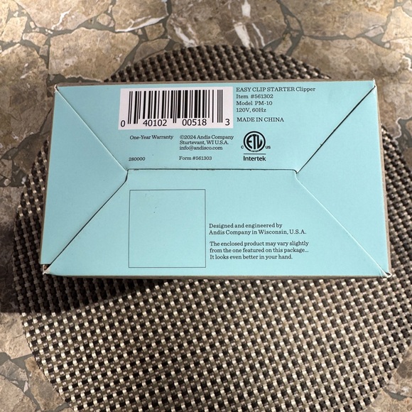 Andis Pet Grooming Clipper - Black and Light Blue - Picture 8 of 9